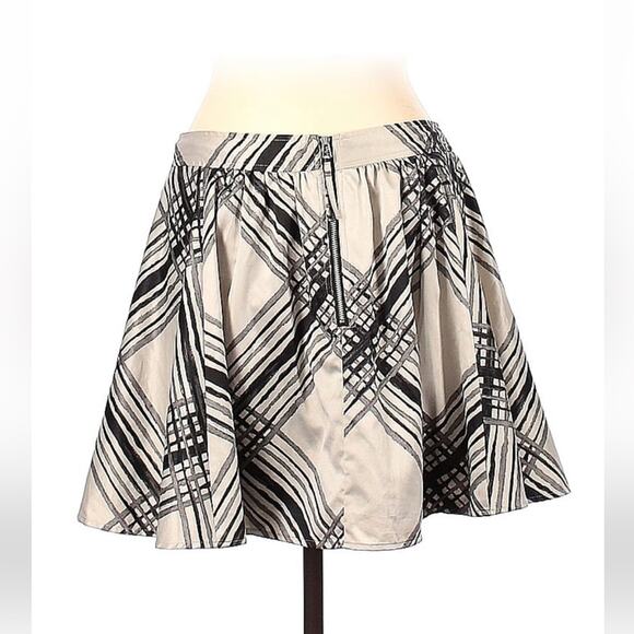 Go International striped satin mini skirt, size 11 - Picture 2 of 8